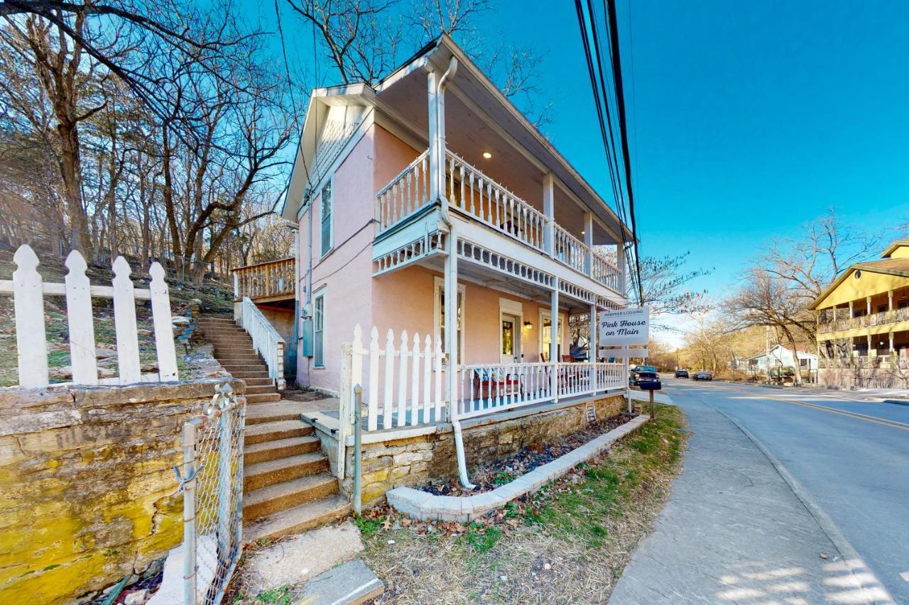The Pink House On Main - Upper Appartement Eureka Springs Buitenkant foto